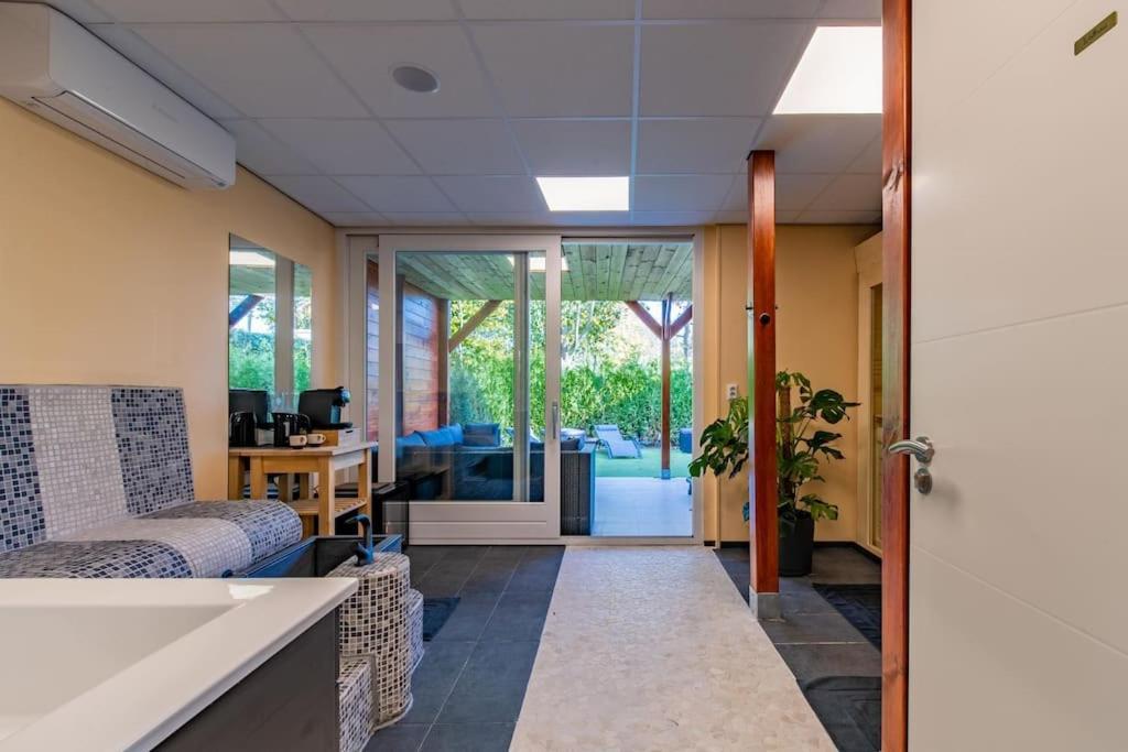 Wellness Studio Tiel Met Sauna En Jacuzzi Buitenkant foto