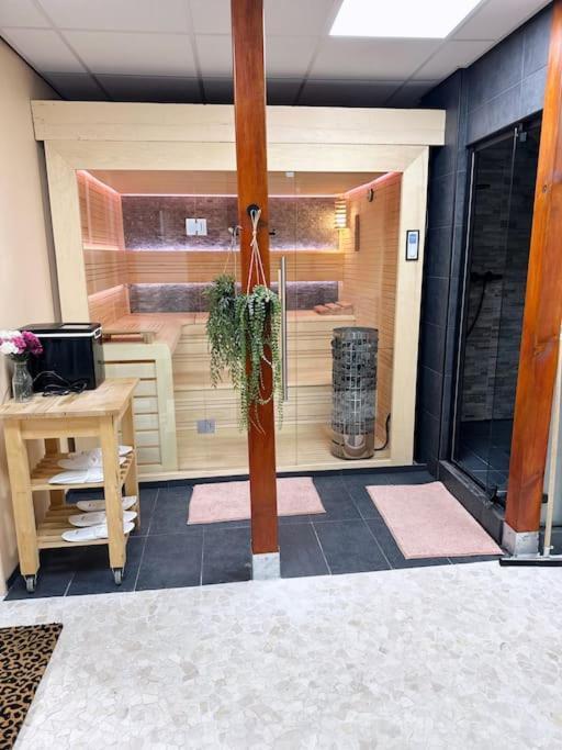 Wellness Studio Tiel Met Sauna En Jacuzzi Buitenkant foto
