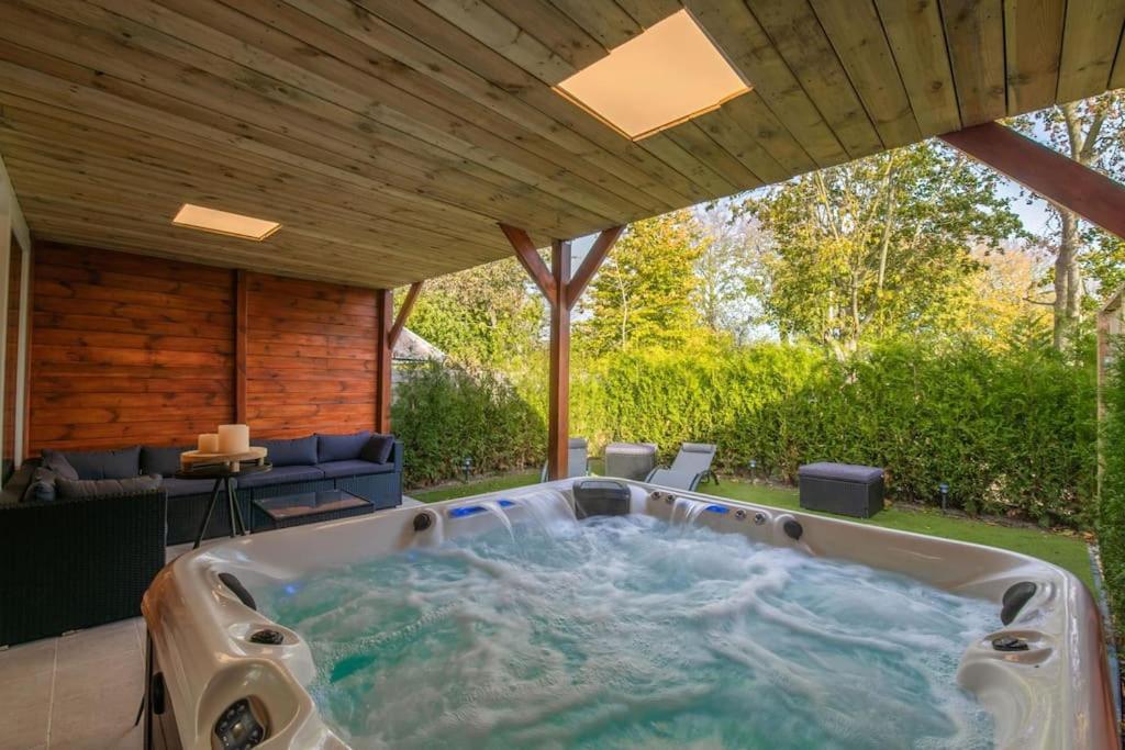 Wellness Studio Tiel Met Sauna En Jacuzzi Buitenkant foto